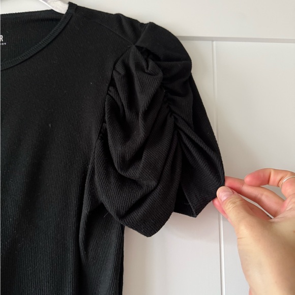 Women’s Hollister Black Must-Have Puff-Sleeve Baby Tee - Picture 12 of 14